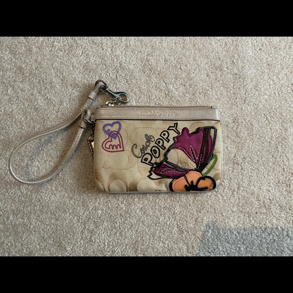 Coach Poppy Wristlet 🦋 - Picture 2 of 5